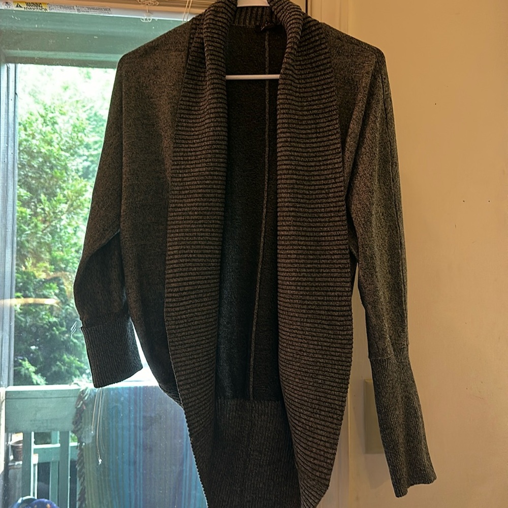 Eyn large sweater